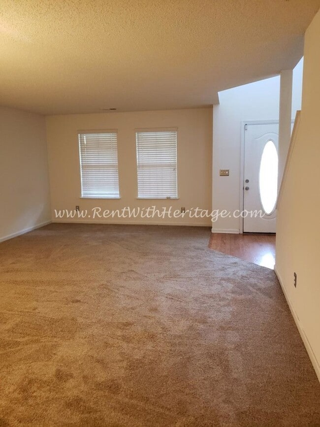 Building Photo - Gorgeous Brick Home with Golf Course / Lake View in Popular Mirror Lake Golf/ Swim / Tennis Subdi...