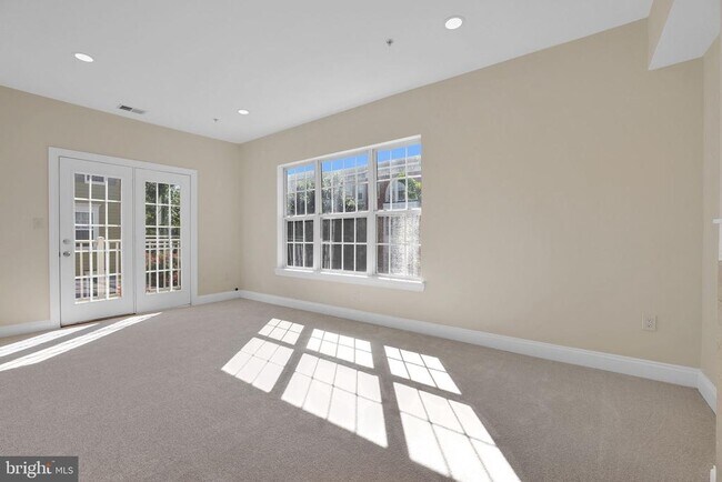 Building Photo - 111 Chevy Chase St