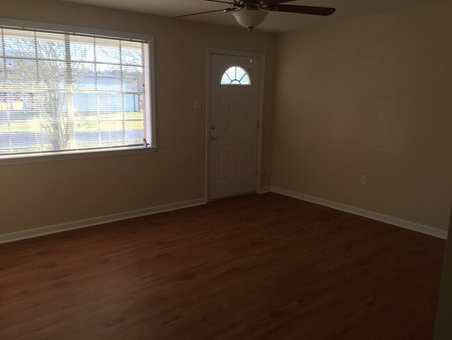 Building Photo - St. Amant 3br/2ba house for $1400