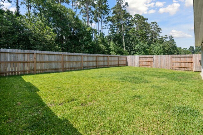 Building Photo - 560 Newcomb Holw Dr