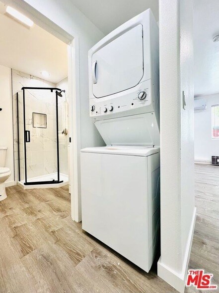 Building Photo - 2628 Beachwood Dr