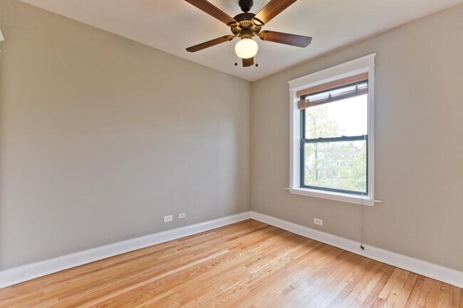 Building Photo - 2 bedroom in Chicago IL 60618