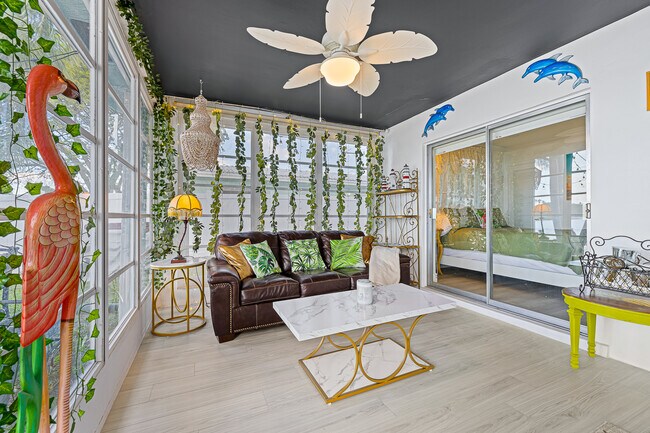 Huge Sunny Florida Room - 1741 NW 39th St