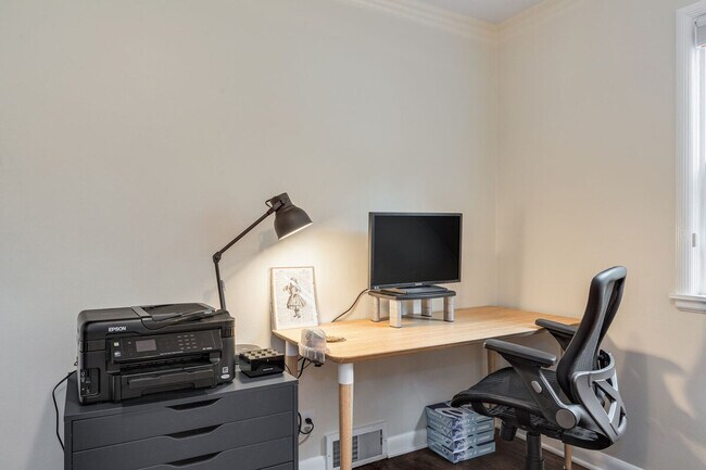 Building Photo - 3177 NE 84th St