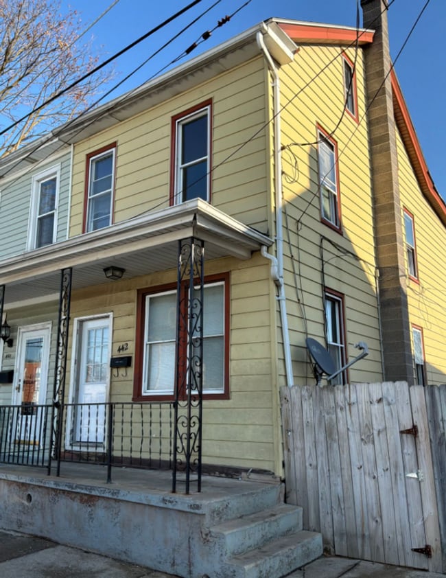 Building Photo - Bright 3 Bedroom, 1.5 Bath Home in Lebanon, Pa!