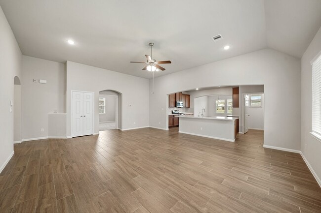 Building Photo - 6010 Kolle Dr