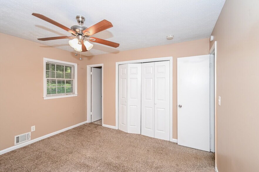 Building Photo - 6490 Executive Dr