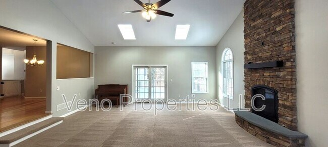 Building Photo - 2057 Rowley Rd