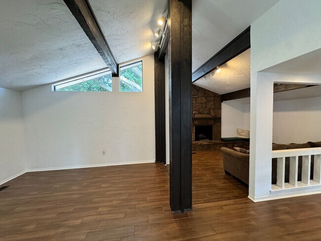Building Photo - Charming and spacious with thoughtful updates! This 3 bed 2 bath feels new and trendy, schedule y...