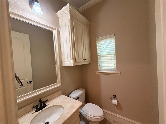 Building Photo - 8116 Canyon Oak Dr