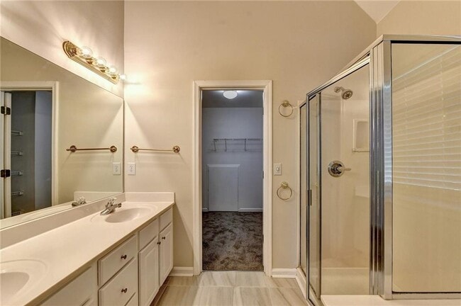 Building Photo - 3460 Maple Terrace Dr