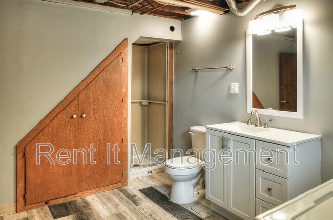 Building Photo - 6029 Poppleton Ave