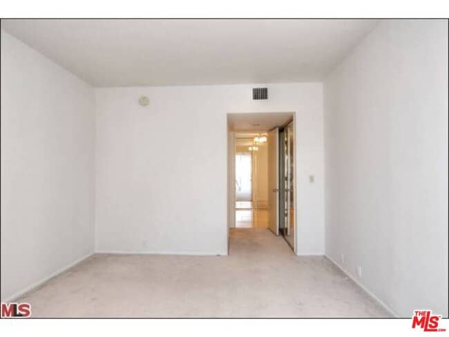 Building Photo - 318 N Maple Dr