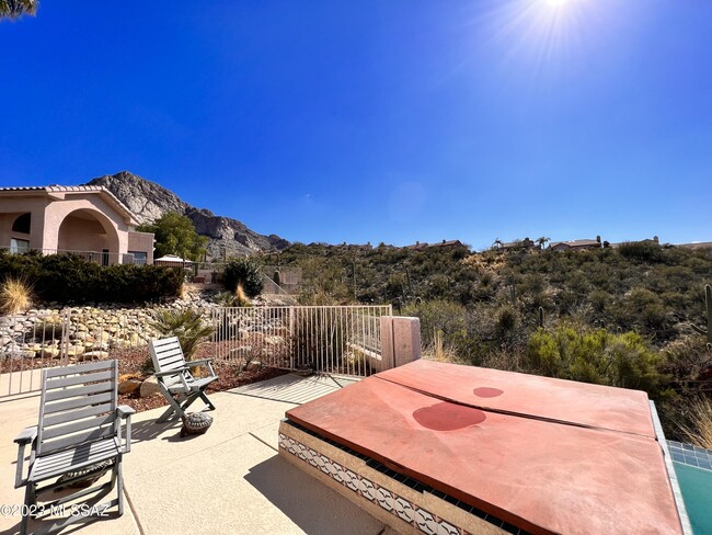 Building Photo - 10123 N Alder Spring Dr