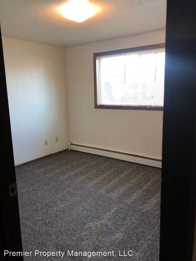 Building Photo - 131 E Bismarck Expy