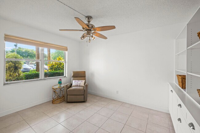Building Photo - 3871 Via Poinciana