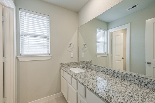 Building Photo - 122 Vine Mint Dr