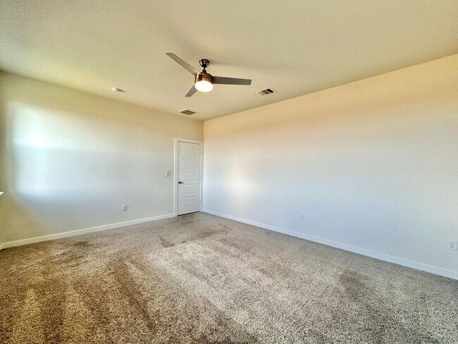 Building Photo - Spacious 4/BR 3/BA Home with Modern Upgrades