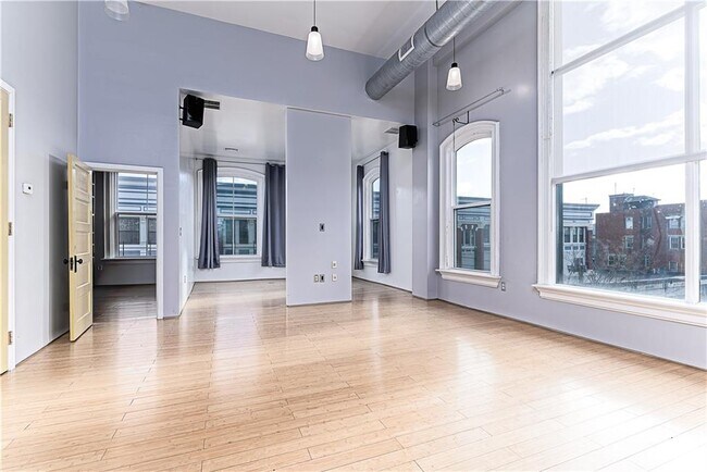 Building Photo - 114 Main St