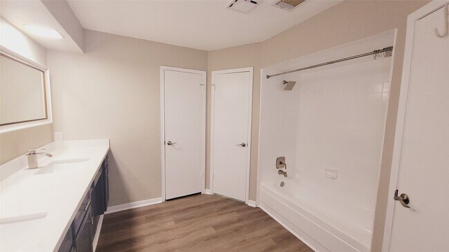 Building Photo - 5715 Kiowa Timbers Dr