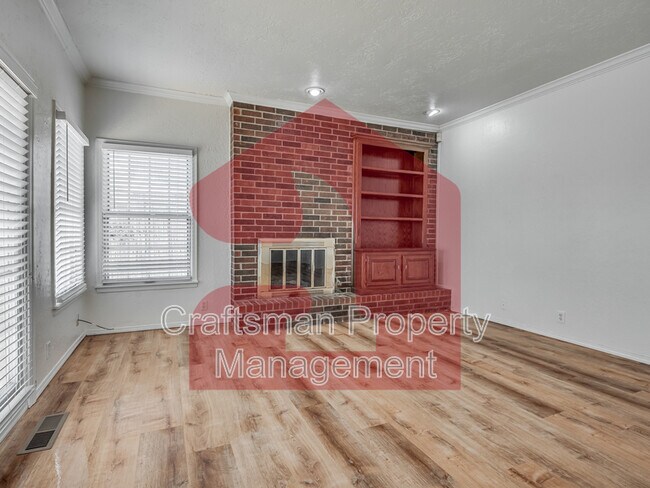 Building Photo - 2708 Silvertree Dr