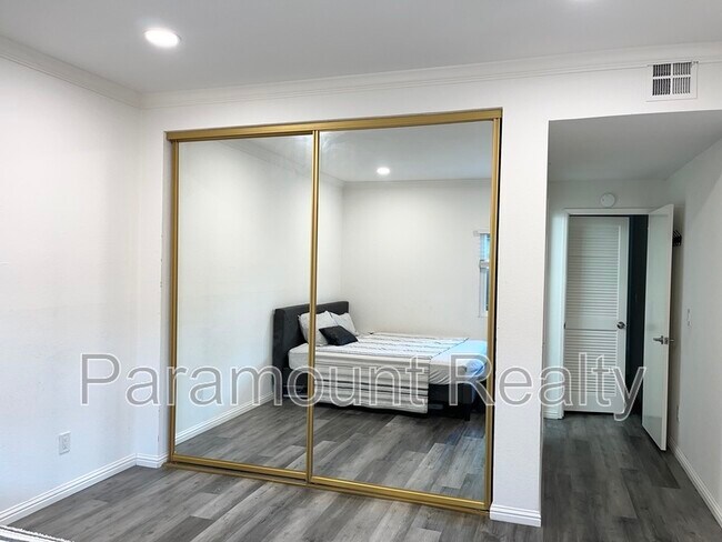 Building Photo - 1400 Bowe Ave