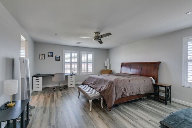 Building Photo - Furnished 5-Bedroom Home with Two Primary Suites