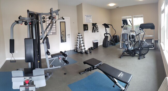 Building Photo - 2Bd/1Ba Clean Condo near Sunny Cove! ( Co-signors now accepted!)