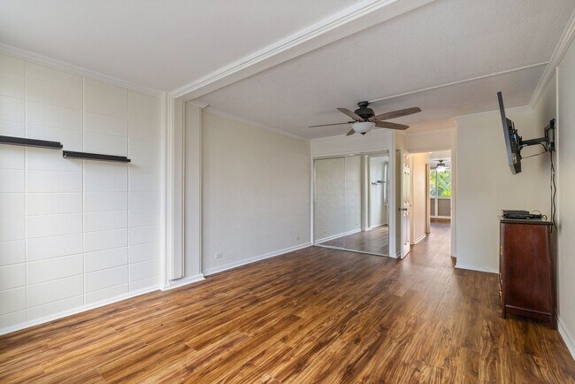 Building Photo - Remodeled 1 bed/ 1 bath- **ALL Utilities I...