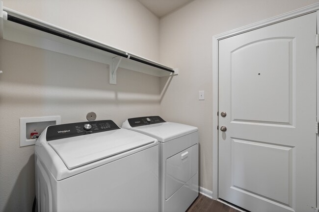 Building Photo - 1000 Camelia Grv Ct