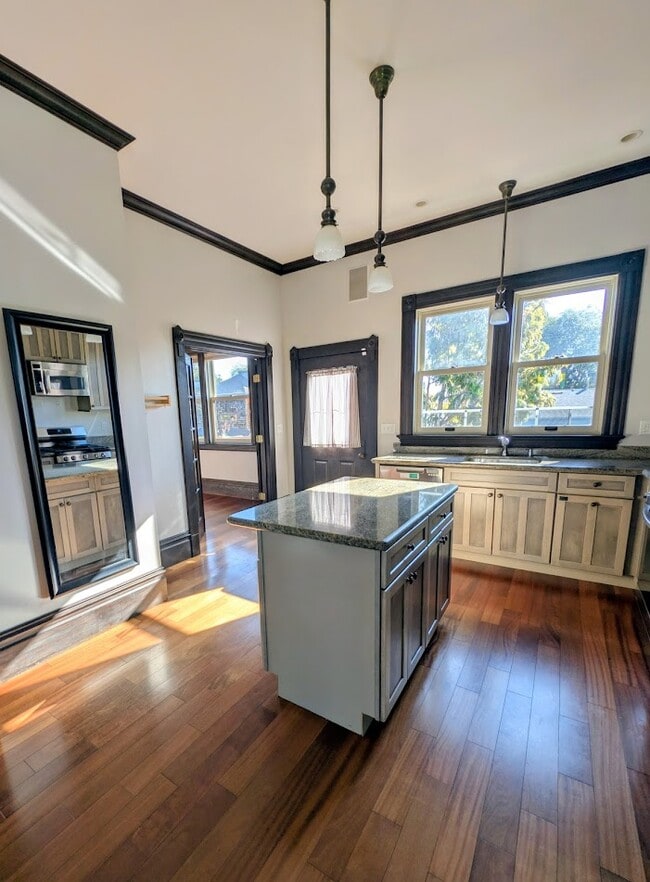 Building Photo - 1418 67th St