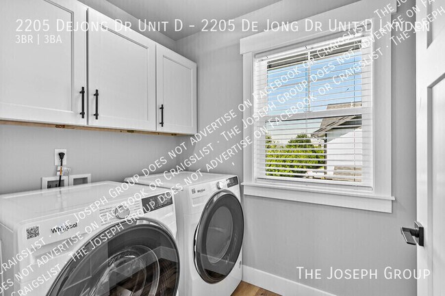 Building Photo - 2205 DeJong Dr