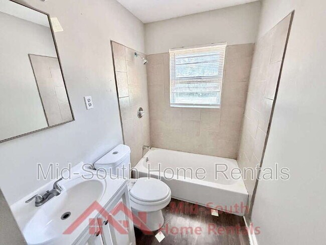 Building Photo - 815 Carol Ann Cove