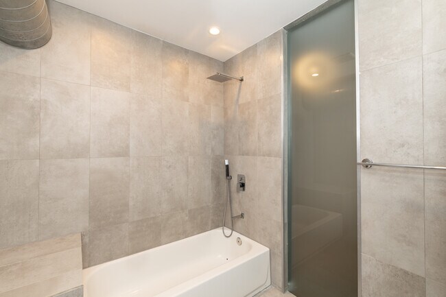 Building Photo - 1422 N 7th St