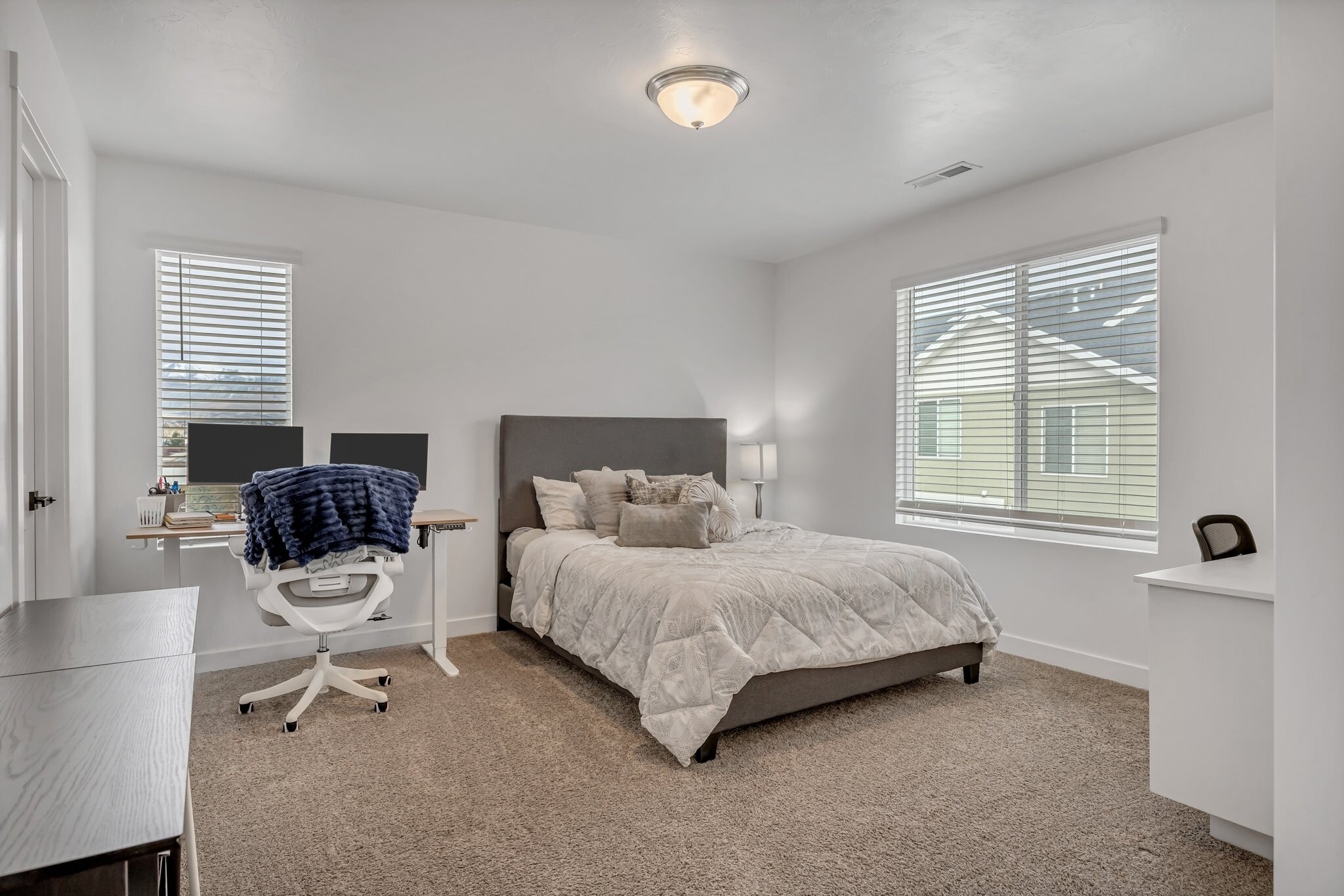 Building Photo - 5176 W Duet Dr