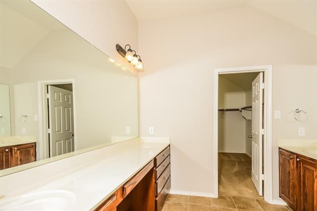 Building Photo - 1709 Lake Wood Trl