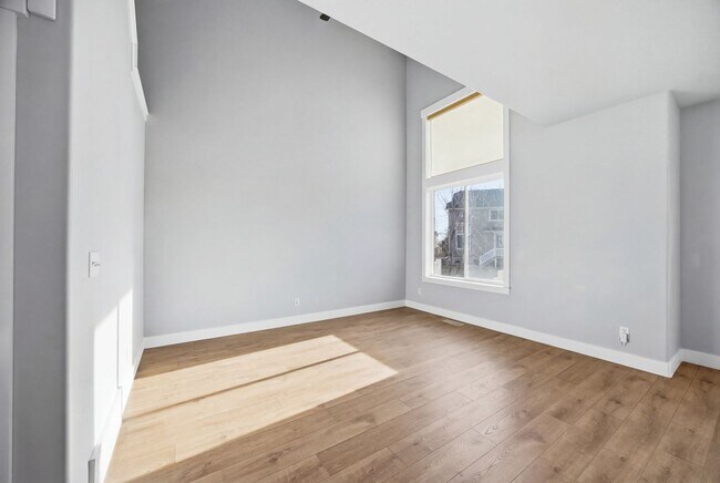 Building Photo - Stunning townhome on Sleepy Ridge