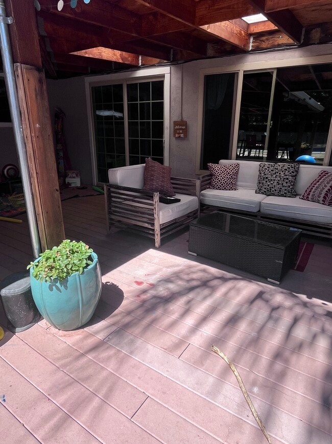 Building Photo - 3870 Greenway Dr