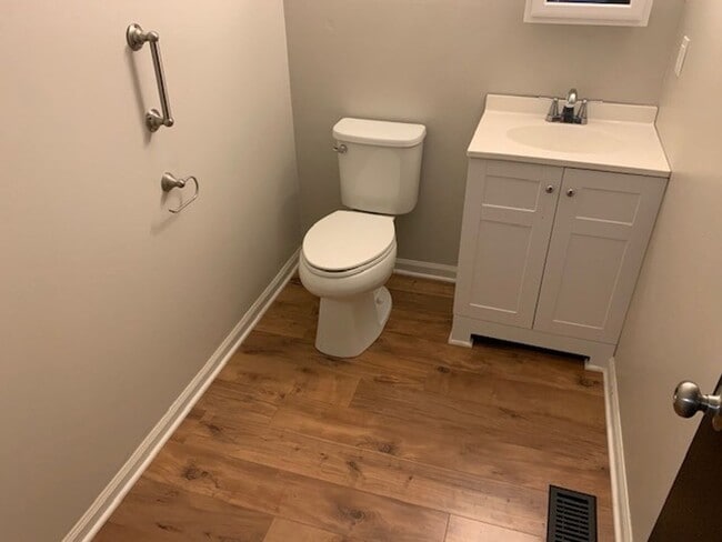 Building Photo - Darling Three Bedroom Home in Mount Holly NC!!