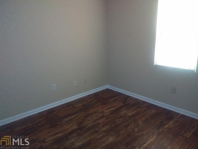 Building Photo - 82 Paris Cir