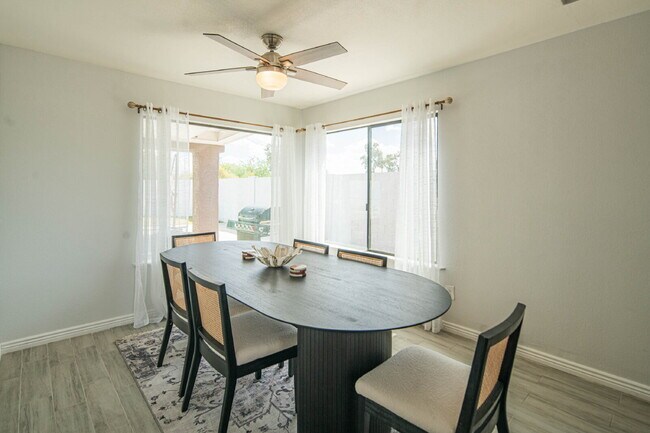 Building Photo - 10615 N 63rd Dr