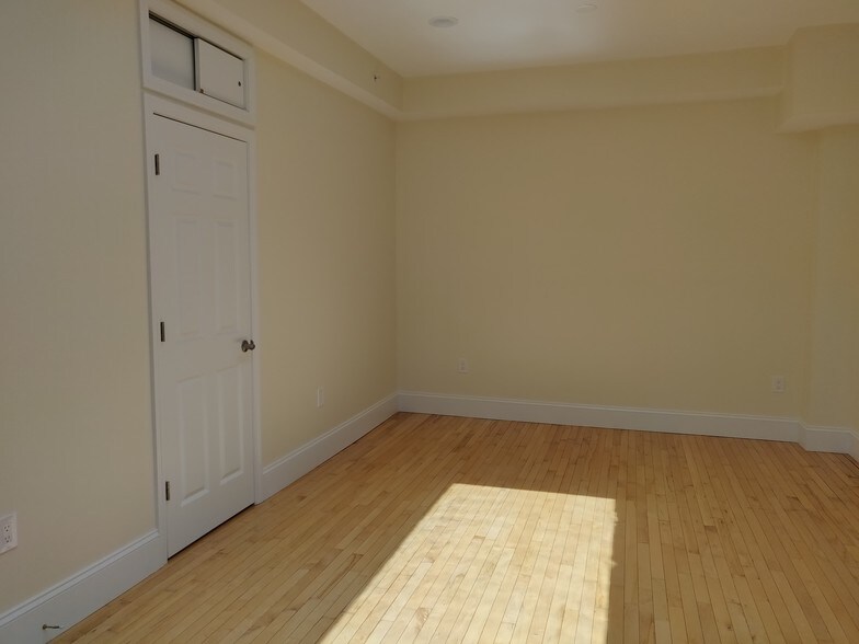 Building Photo - 1032 Commonwealth Avenue