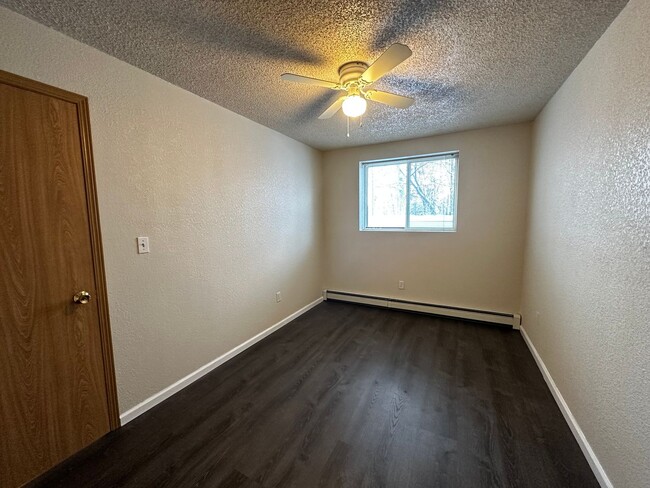 Building Photo - Updated 2bed/1bath Condo at Castle Place