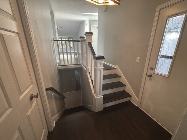 Building Photo - Beautiful 2-bedroom Condo