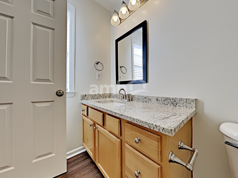 Building Photo - 1959 Johns Pl Ct NE