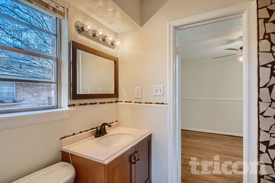 Building Photo - 1316 Lexington Dr