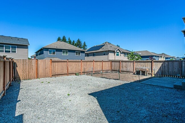 Building Photo - Beautiful 4 bedroom, 2.5 bath home in Rain...
