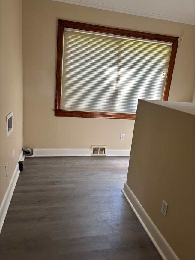 Building Photo - 2 Bedroom 1 Bath Convenient to I-85