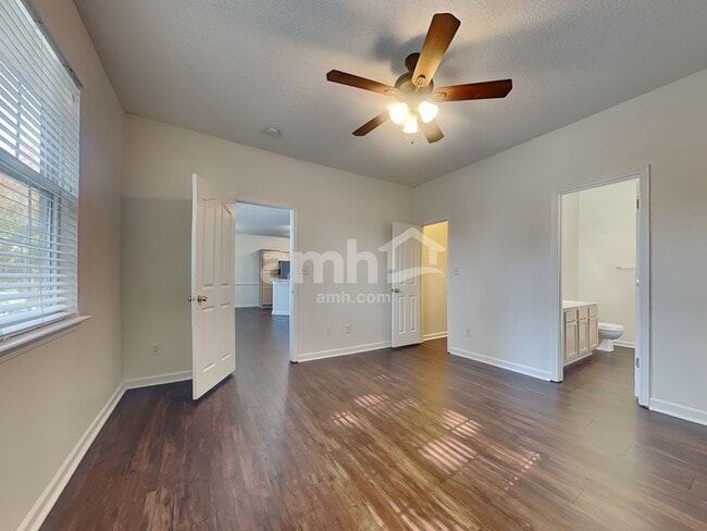 Building Photo - 6043 Shining Oak Ln