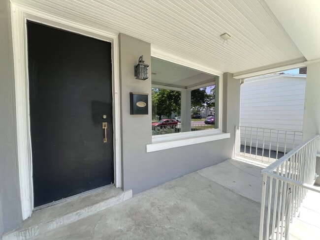 Building Photo - 2 Bed 2 Bath Provo House